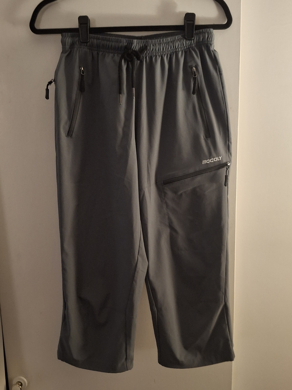 Mocoly Women's Dark Gray Zippered Active Cropped Joggers